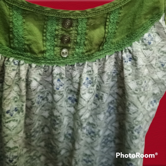 Green top - Picture 4 of 4